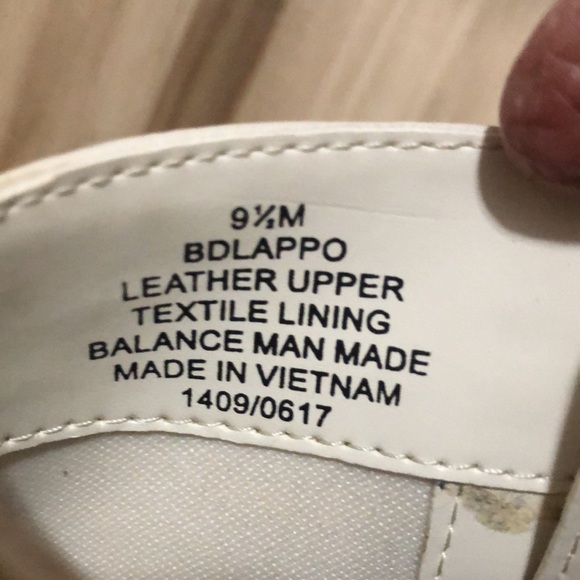 BANDOLINO LEATHER ANKLE BOOTS Size 9 1/2. Cream. NEW Never worn - Picture 6 of 6